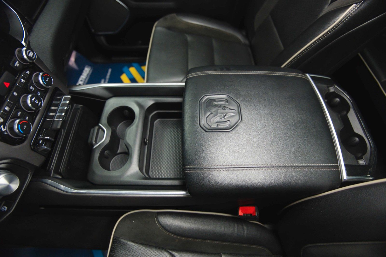 Fahrzeugabbildung Dodge RAM 5.7 V8 HEMI 4x4 Night LARAMIE LONGBED 19%