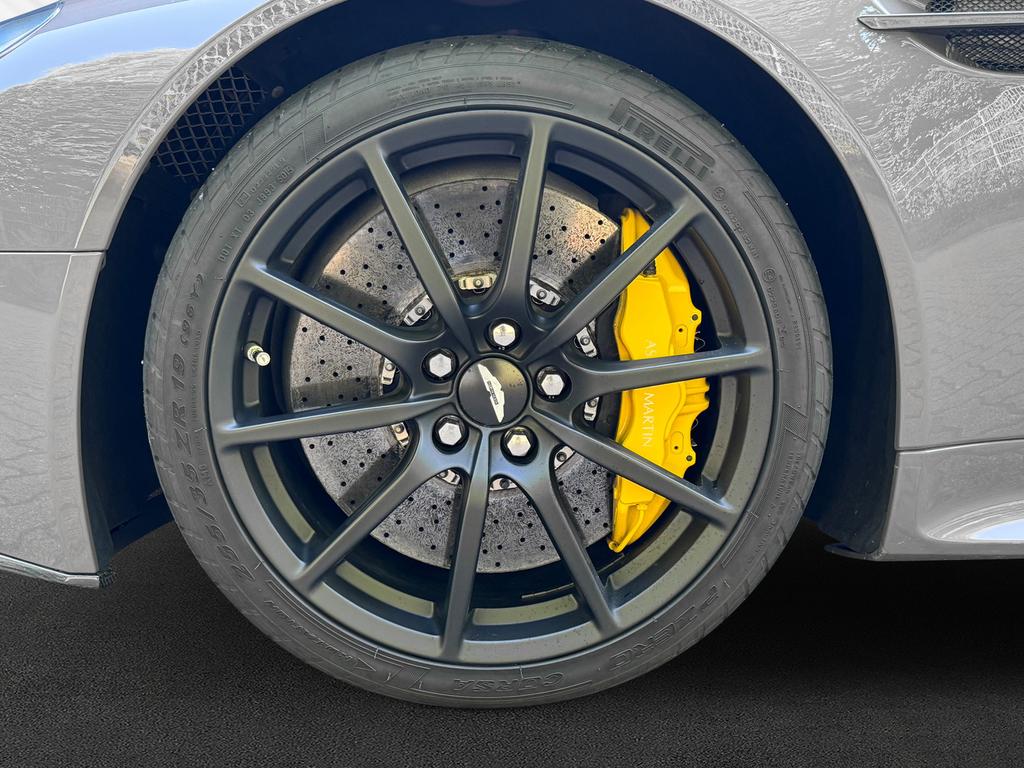 Aston Martin V12 Vantage