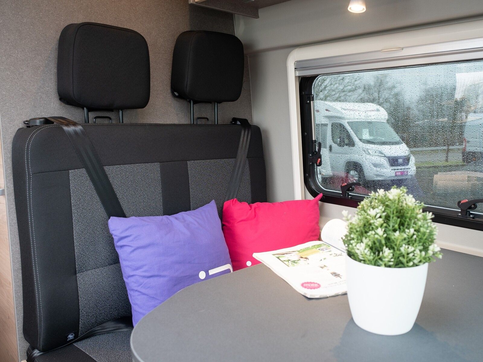 Fahrzeugabbildung Dethleffs Globetrail Active 600 DS Fiat Expedition Grau