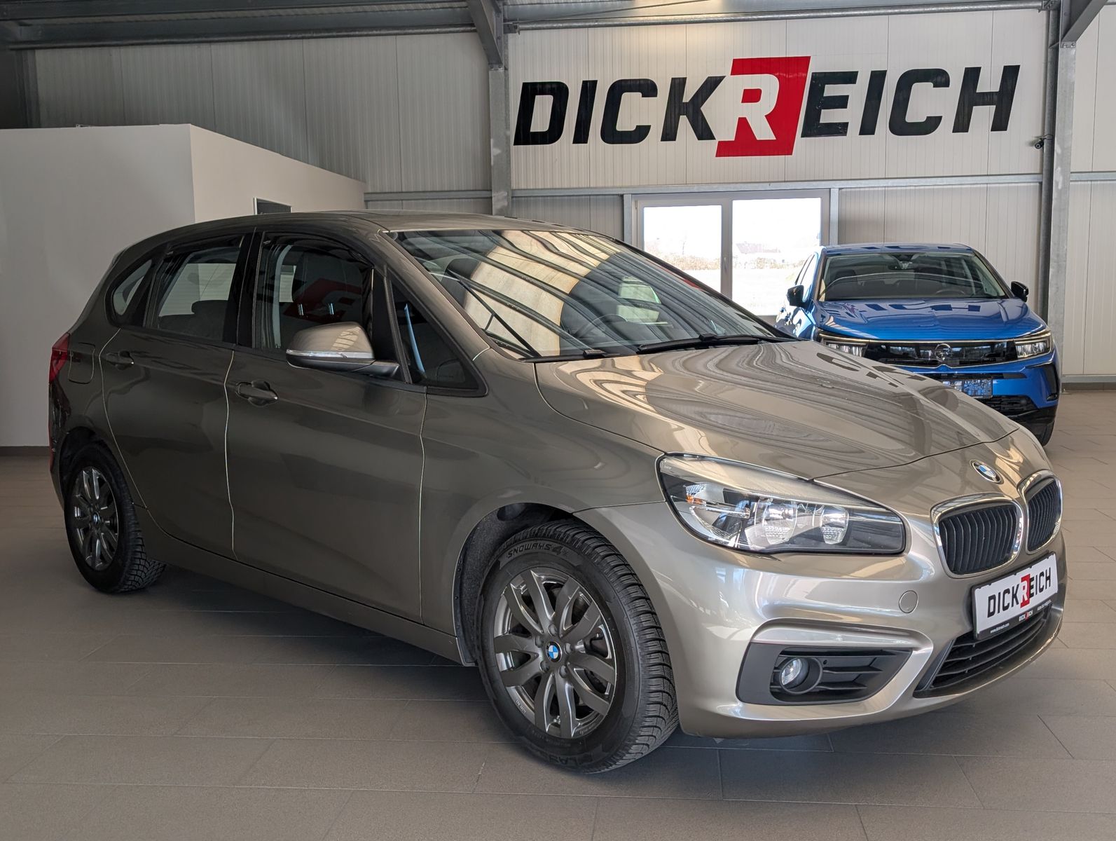 Fahrzeugabbildung BMW 220 i Active Tourer Advantage Navi Cam Pano AHK