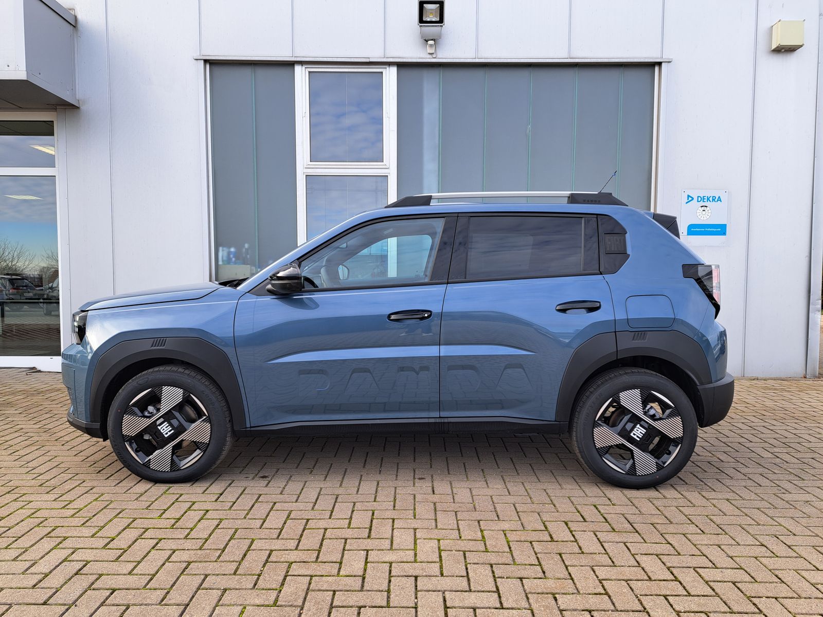 Fahrzeugabbildung Fiat Grande Panda La Prima Hybrid AUTOM. SITZHEIZUNG