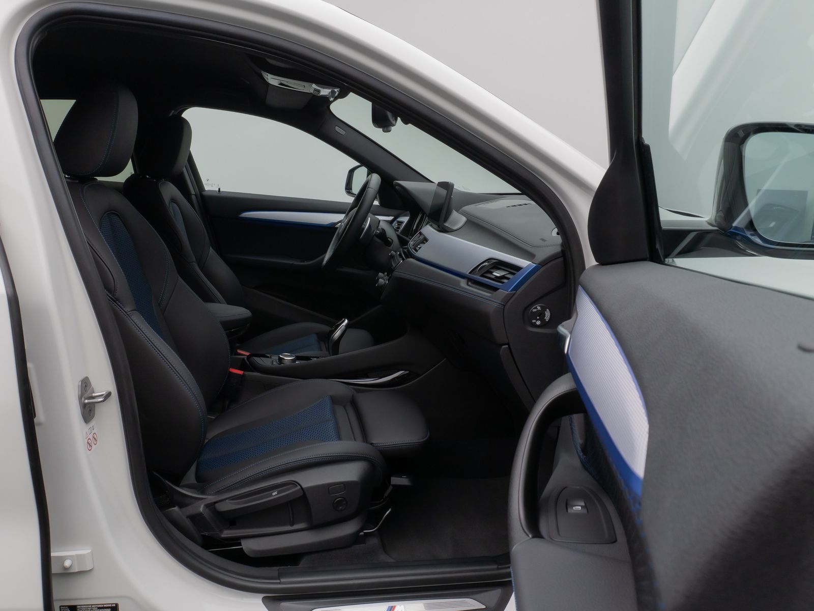 Fahrzeugabbildung BMW X2 xD20i M Sport Kamera HUD DAB Navi+ Alarm 19"