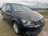 Volkswagen Touran Trendline *SHZ*SERVICEHEFT*TÜV 01/2027* - Volkswagen Touran mit Benzin-Antrieb: Kleinbus, 2.0