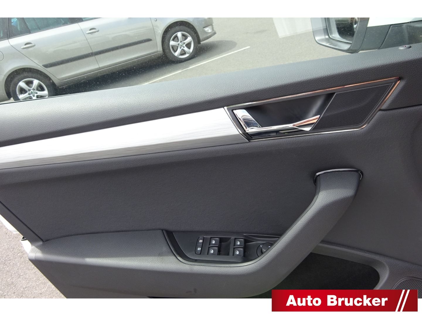 Skoda Superb Combi Ambition 2.0 TDI Navi Alu FSE LED foto 10