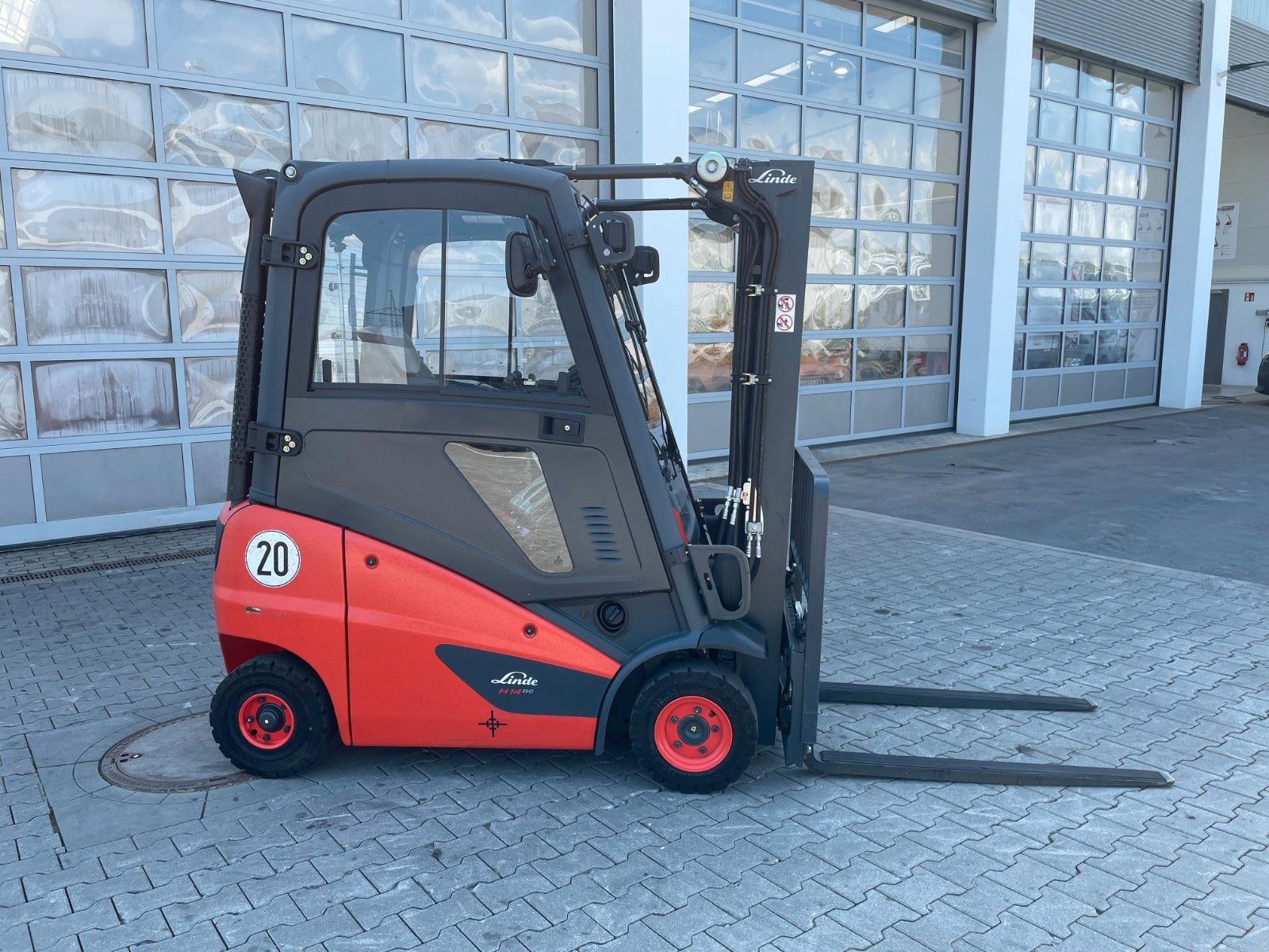 Fahrzeugabbildung Linde H14D-01 / HH 4,6m / 1.453h / Diesel / SS / Waage