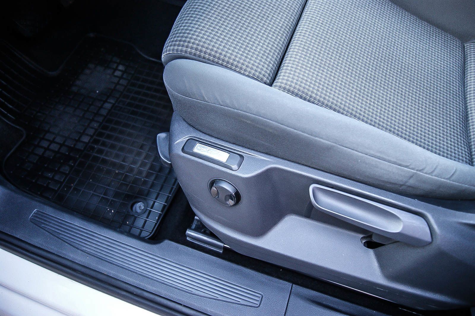 Fahrzeugabbildung Volkswagen Caddy Maxi Cargo 20TDI DSG KLIMA ERGO SIHZG ANHZ