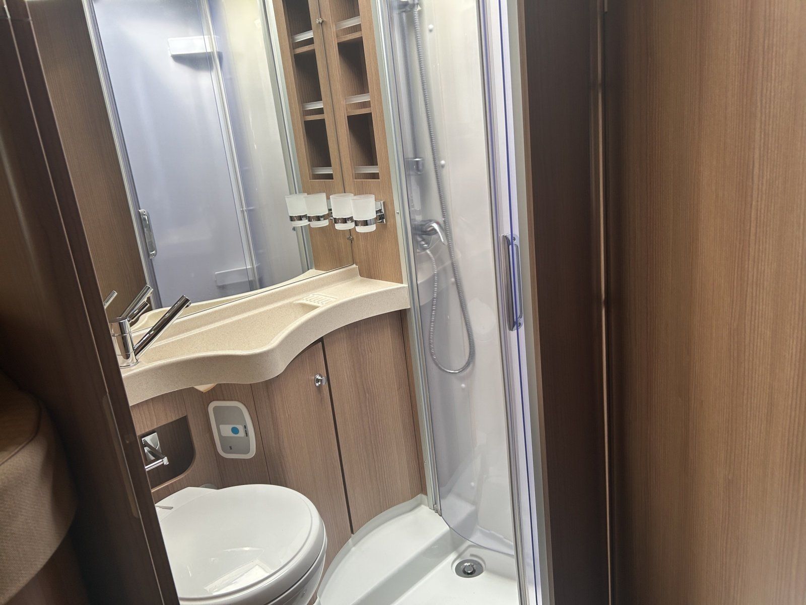 Fahrzeugabbildung Carthago C-Tourer T 143 LE Sprinter 417 CDI DISTRO LED TV