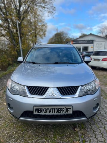 Mitsubishi Outlander 2.4 Intense4WD,7SITZER,AHK,NEU TÜV