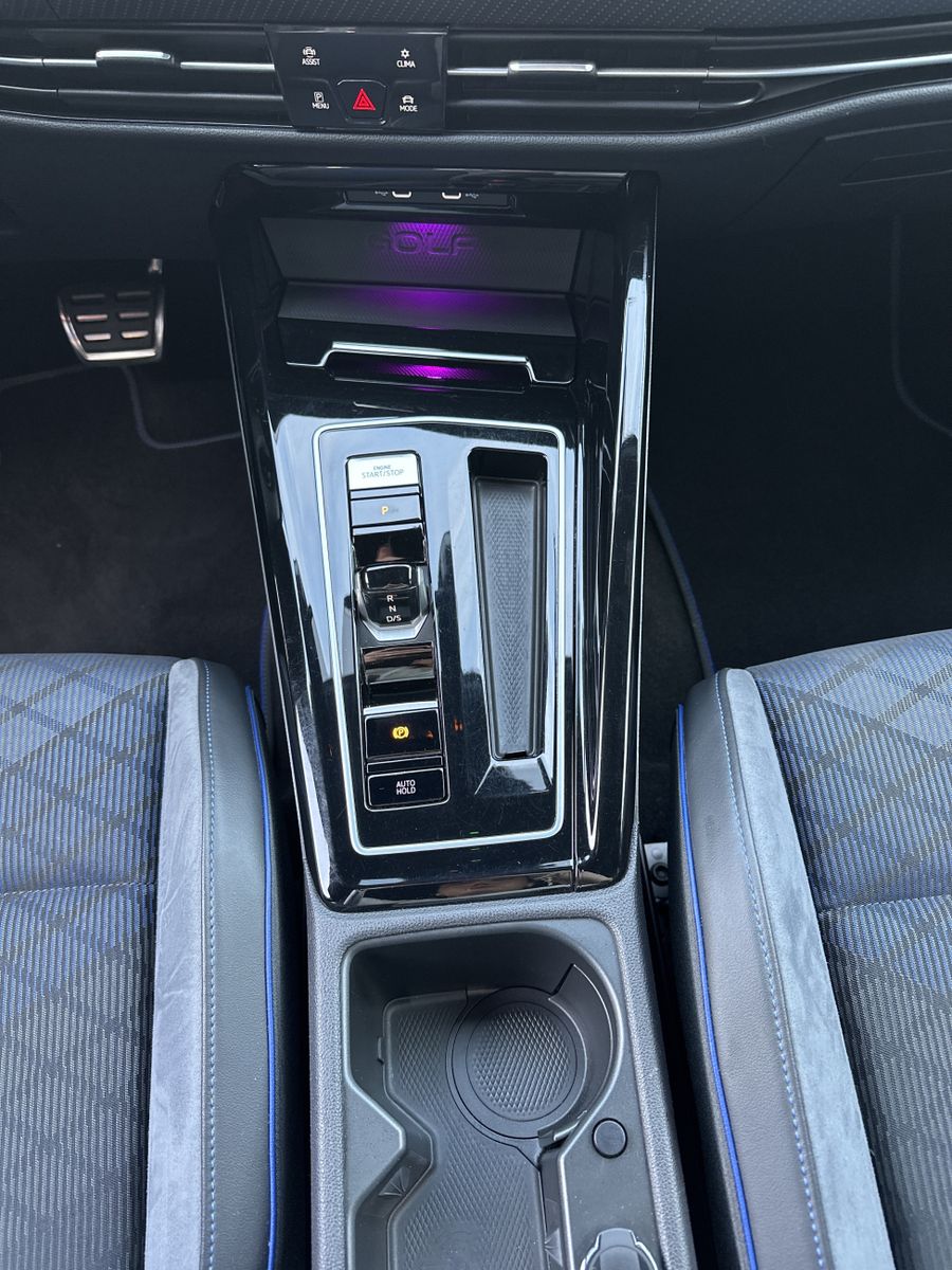 Fahrzeugabbildung Volkswagen Golf VIII Variant R 4Motion Black NAV+LED+HEADUP