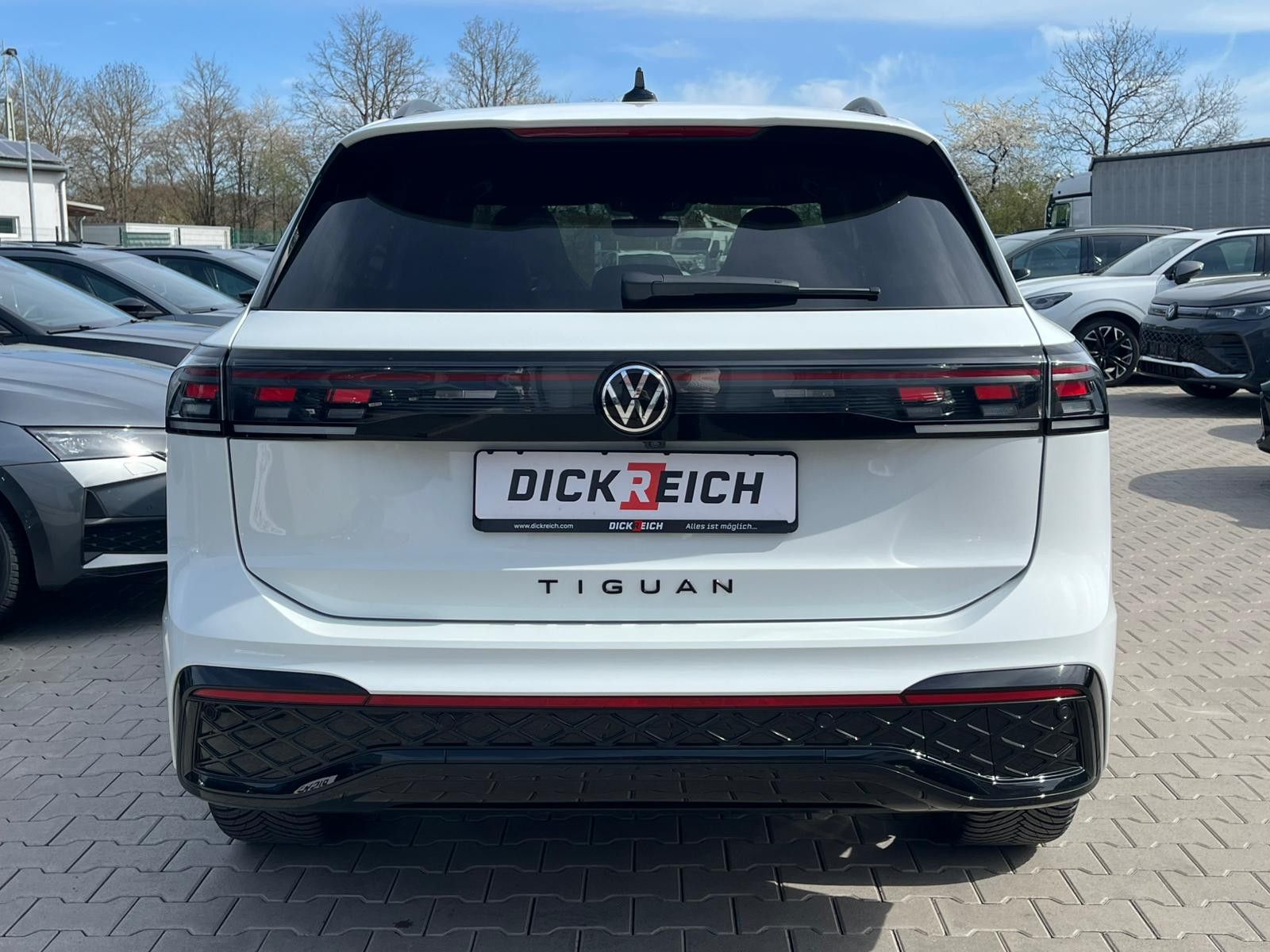 Изображение автомобиля Volkswagen Tiguan 2.0 TDI 4M R-Line PANO*H&amp;K*AHK*MATRIX*20"