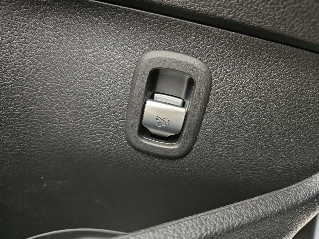 Fahrzeugabbildung Mercedes-Benz C 200 Avantg. Navi LED SHZ Ambie. SpurH Sport