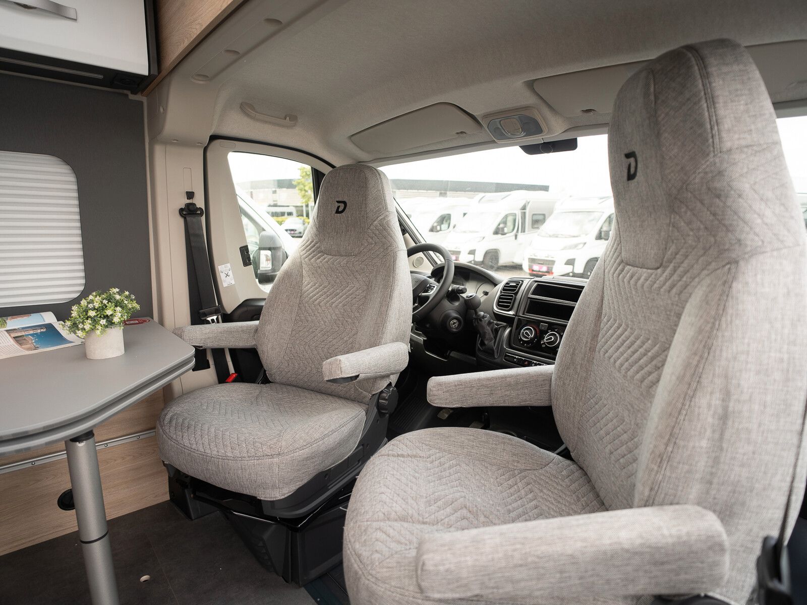 Fahrzeugabbildung Dethleffs Globetrail 600 DK Fiat Dieselheiz/Rahmenfenster