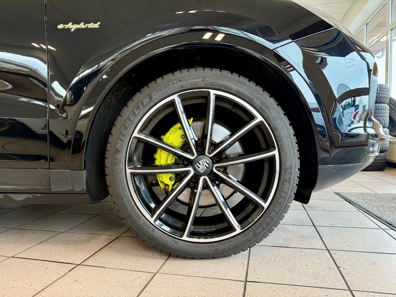 Fahrzeugabbildung Porsche Cayenne E-Hybrid Luftfederung, Panorama, HeadUP