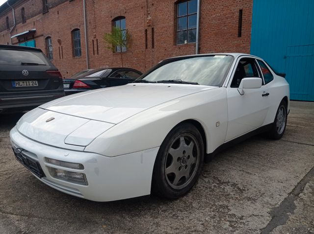 Porsche 944 S2