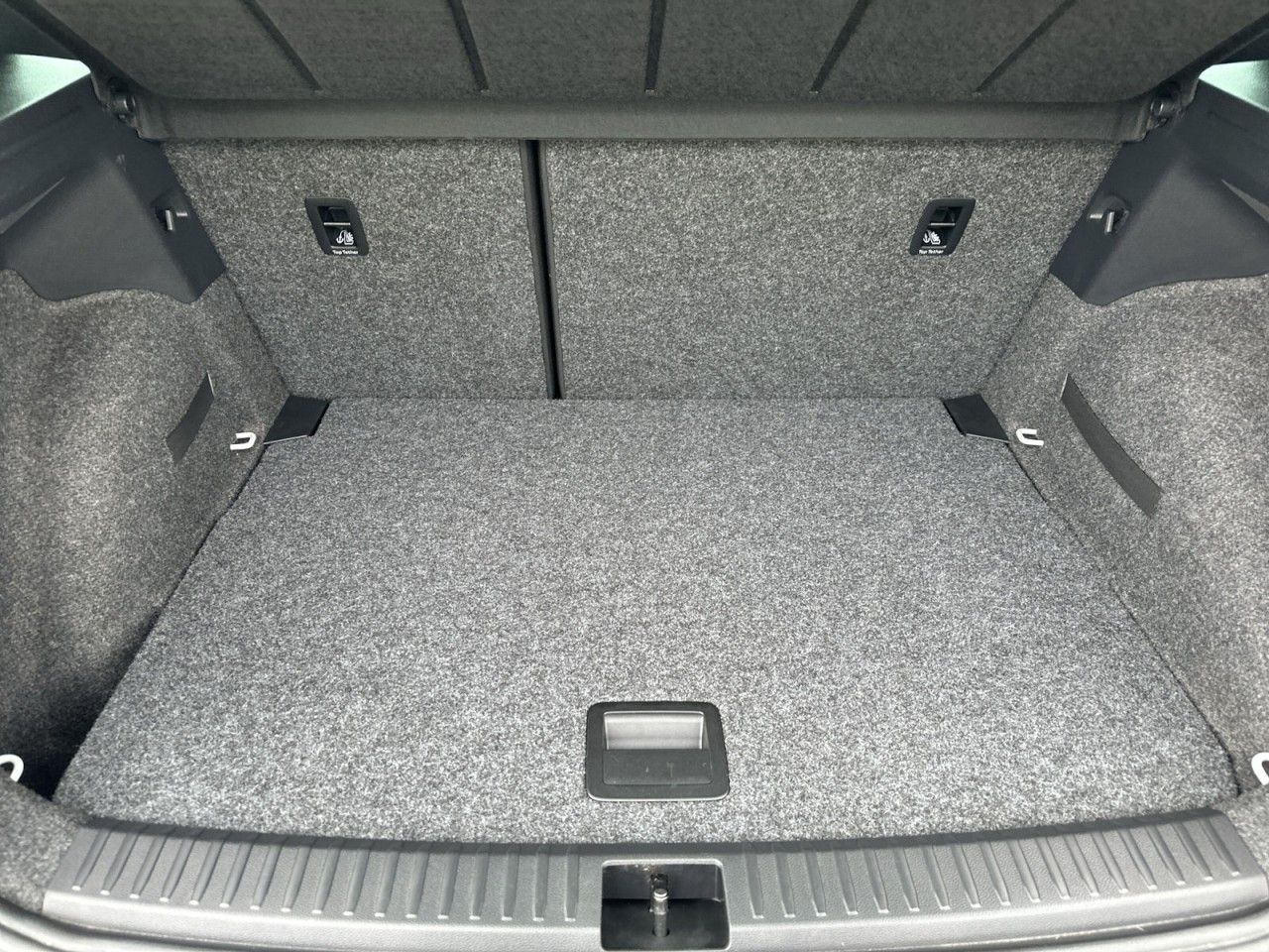 Fahrzeugabbildung SEAT Arona FR 1.0 TSI 110PS-Virtual-LED-AHK* - mit KI generiert/bearbeitet