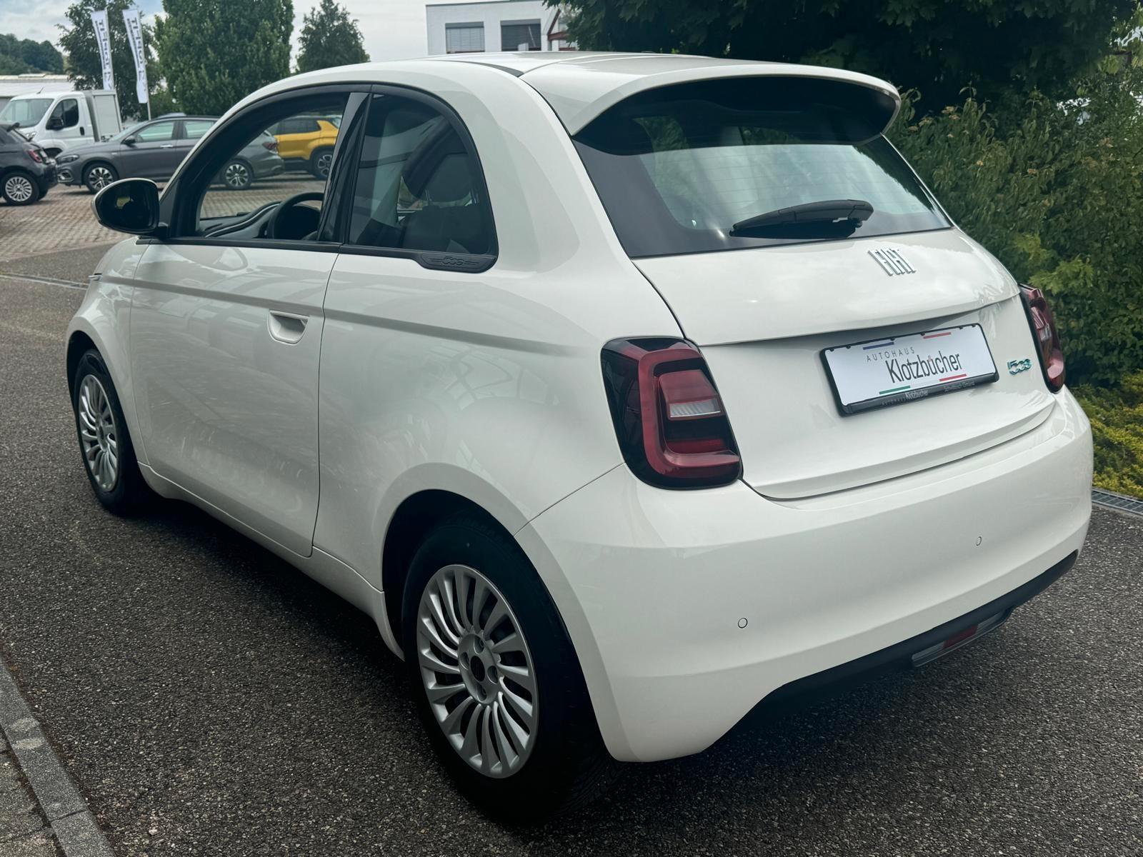 Fiat 500e  Action