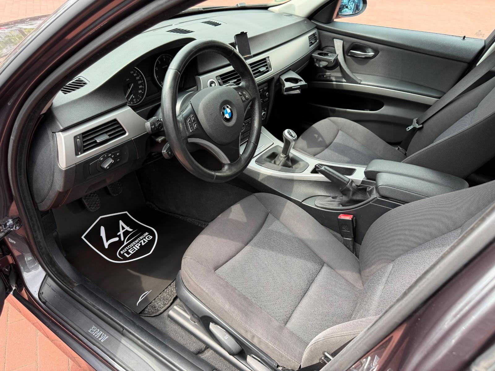 BMW 320i TOURING 170CH
