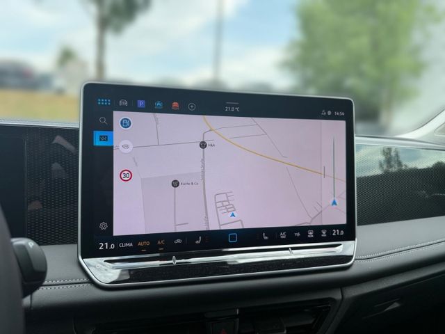 Tiguan Life 2.0 TDI AHK-klappbar Navi 360 Kamera