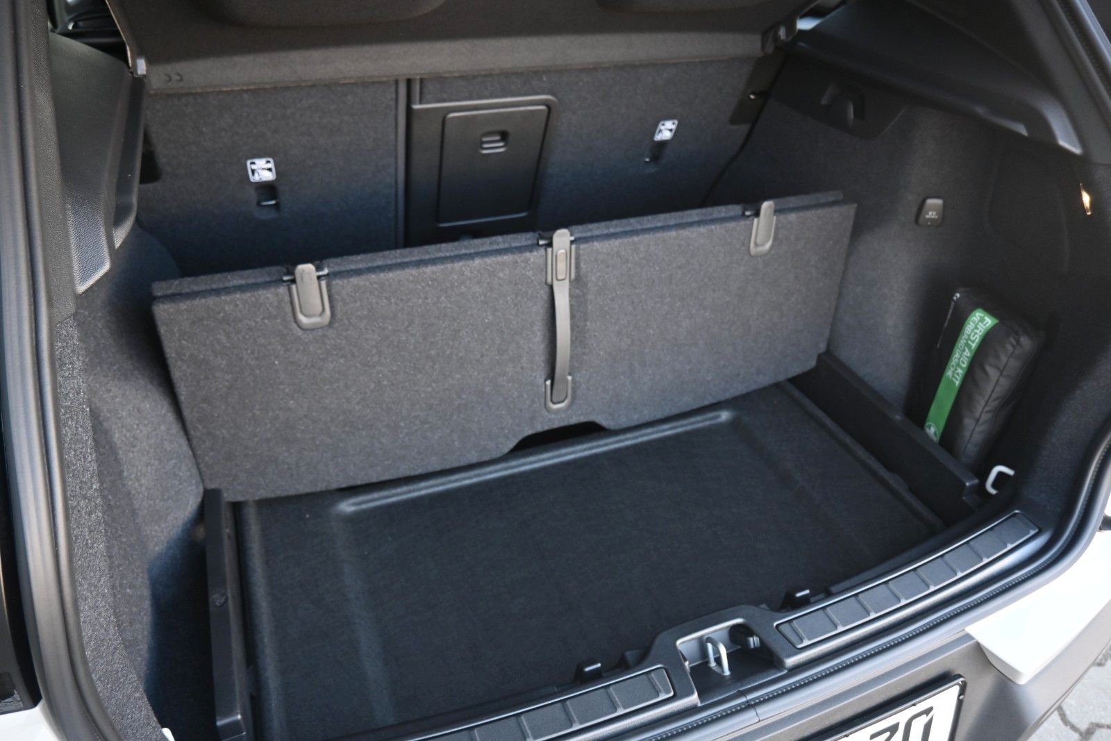 Fahrzeugabbildung Volvo XC40 B4 DKG Plus Black Edition*FSHZG*360°*ACC