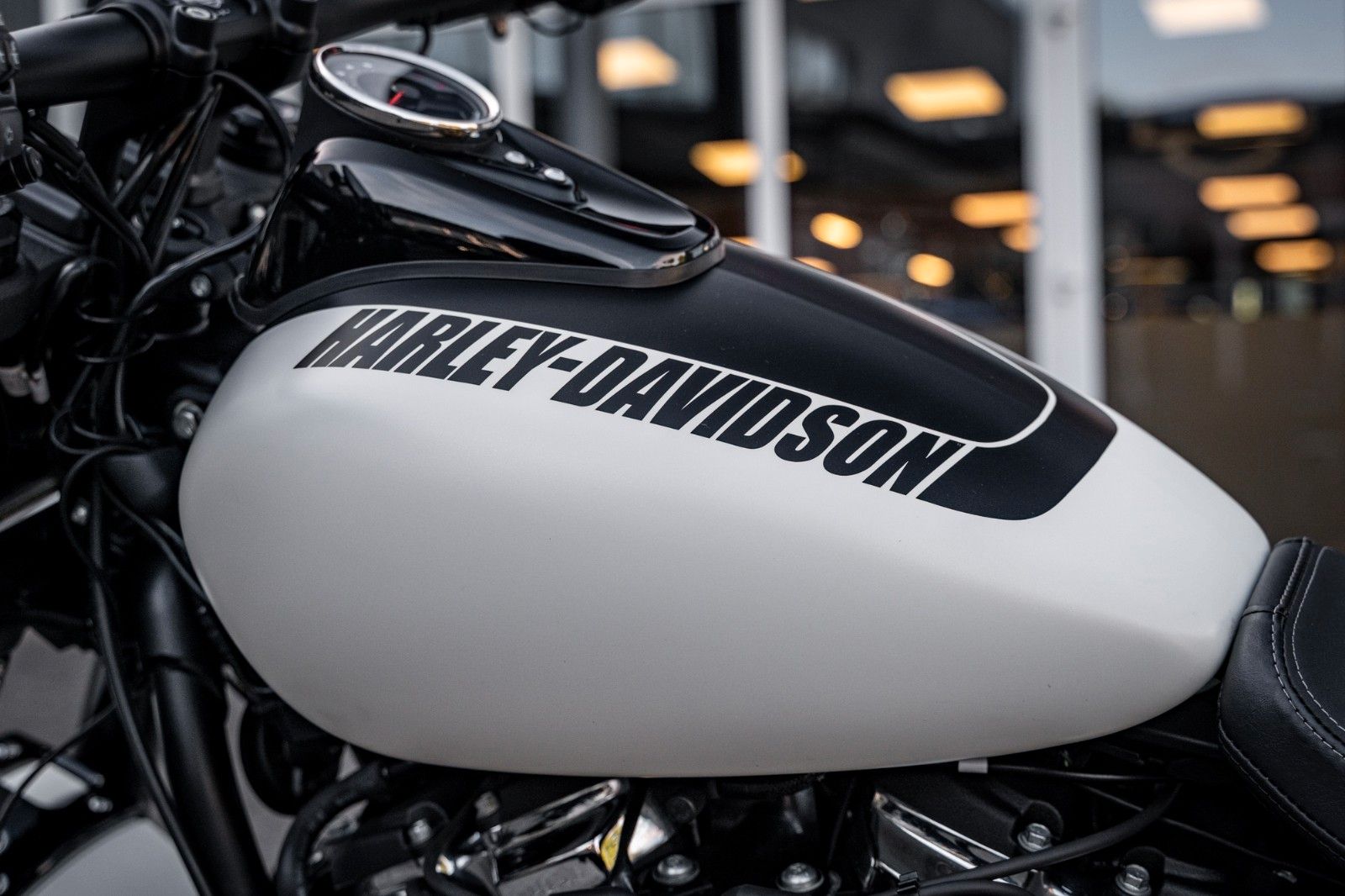 Fahrzeugabbildung Harley-Davidson FXFBS FAT BOB 114 CUI SOFTAIL - Jekill & Hyde