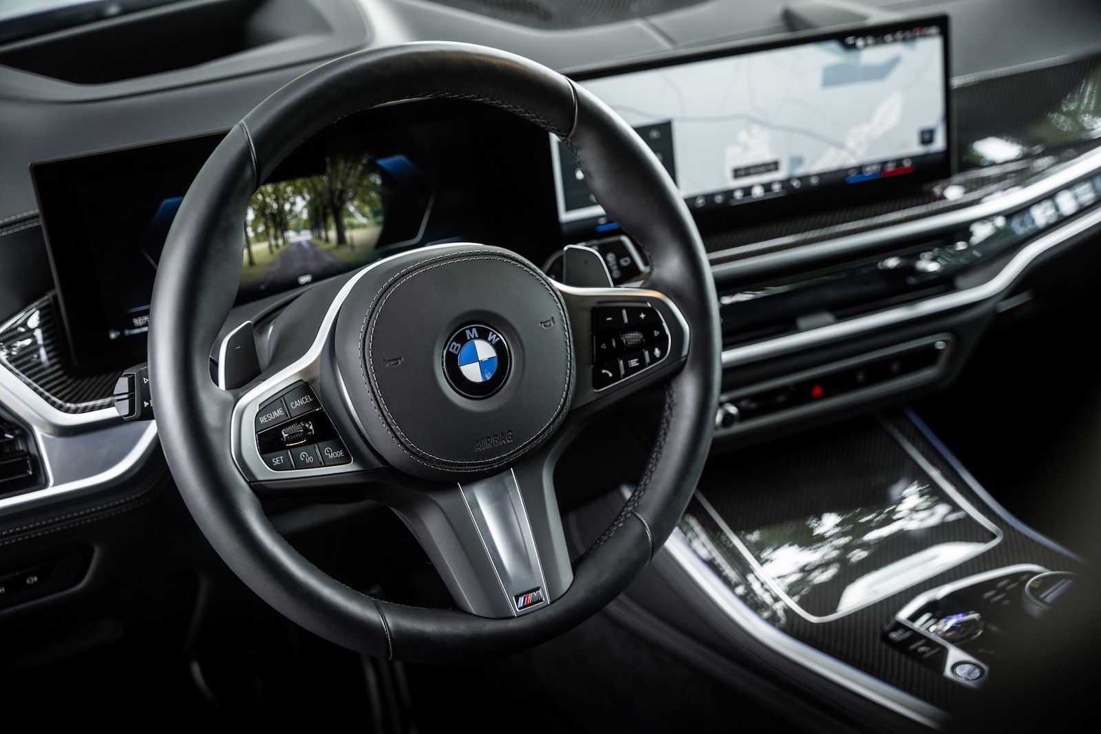 Fahrzeugabbildung BMW X5 40d xDrive M-SPORT PRO|AHK|CARBON|LUFT|ICONIC