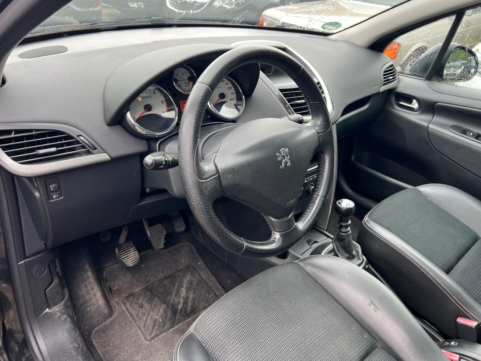 Peugeot 207 2012 — photo 11