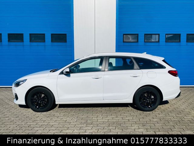 Hyundai i30 cw Sitzheizung Kamera Lenkradheizung Apple