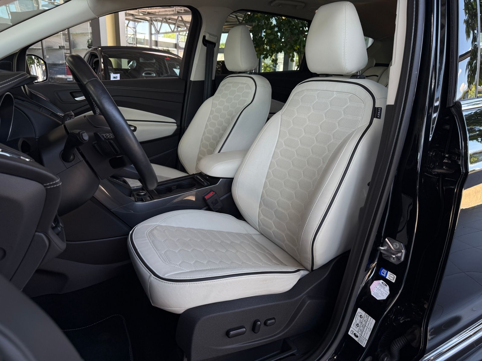Fahrzeugabbildung Ford Kuga Vignale Allrad PANO AHK SONY XENON