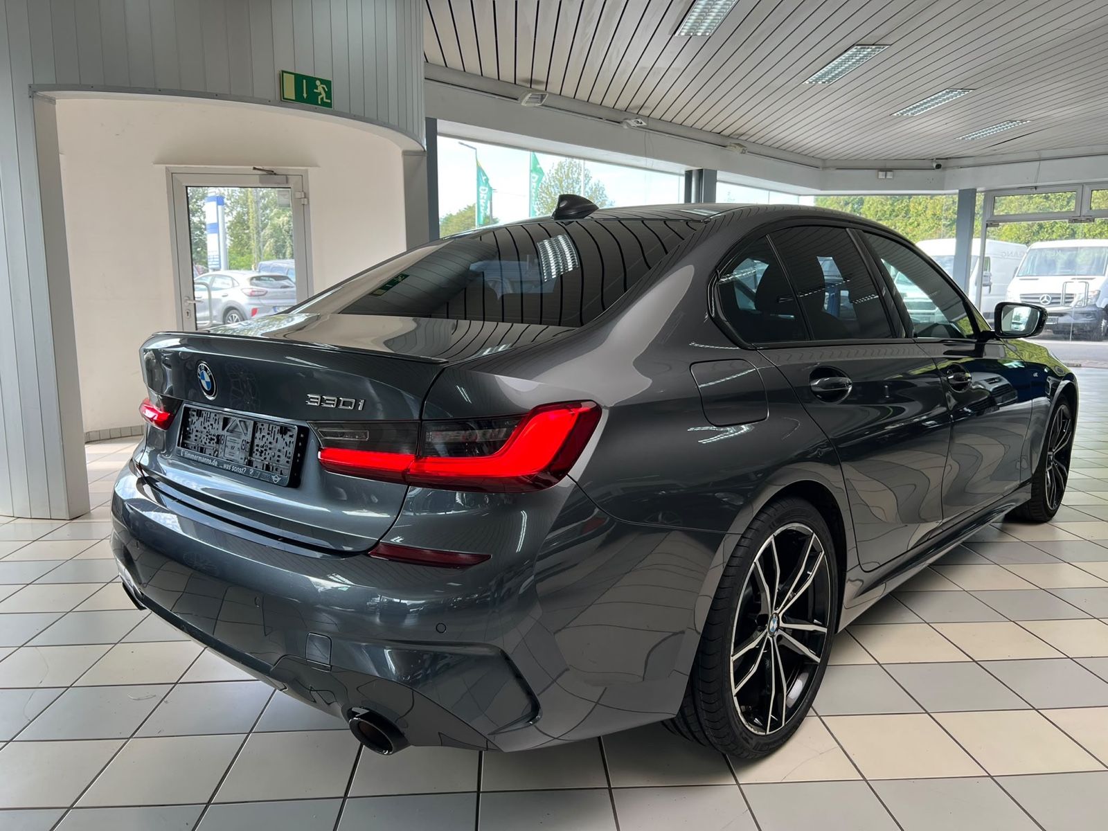 BMW 330i Lim. M Sport*ACC*Totwink*Live Cockp*2.Hand* imagem 3