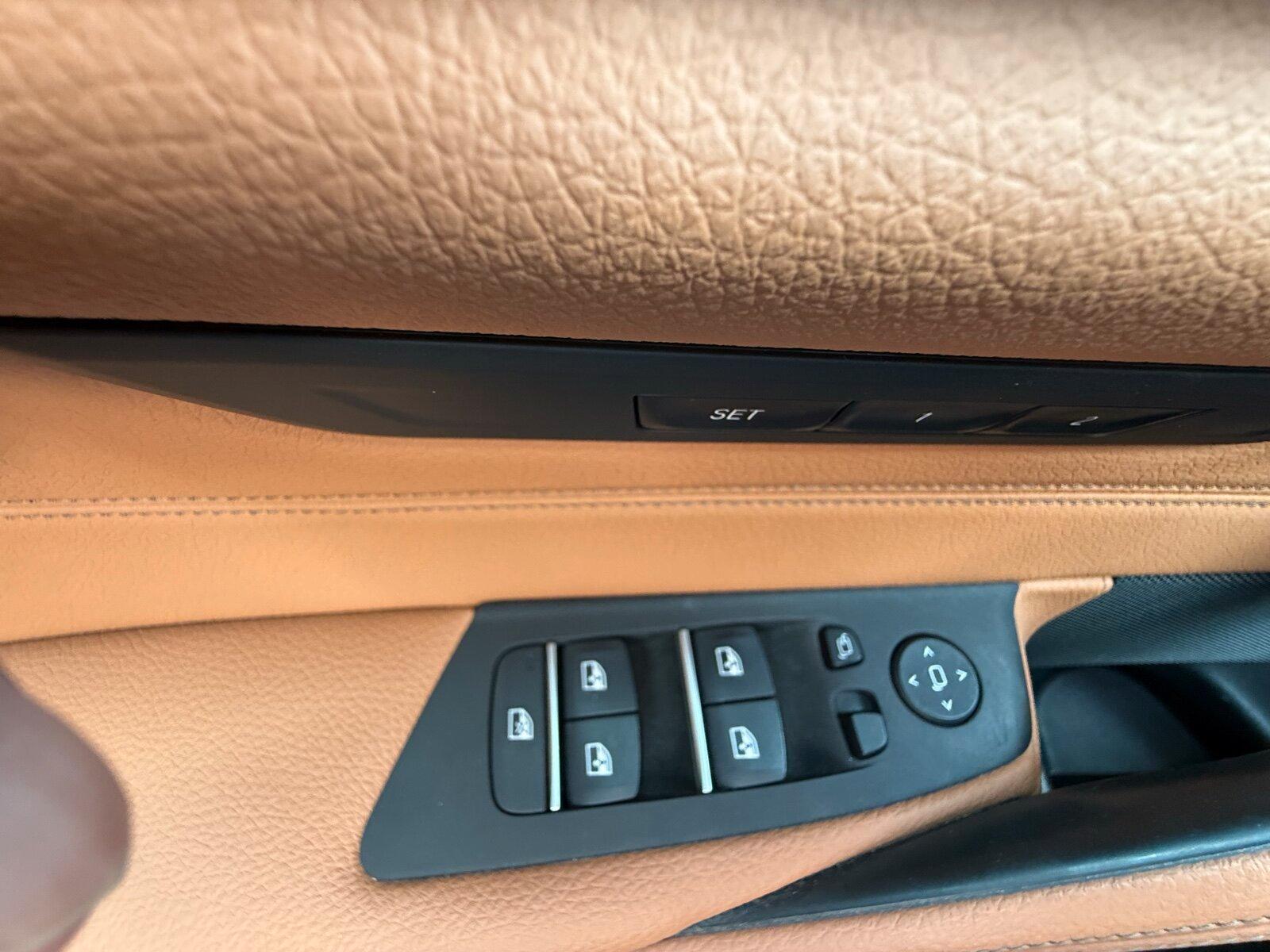 BMW 5er - 530 d Mild Hybrid PANO Leder AHK NAVI LED 
