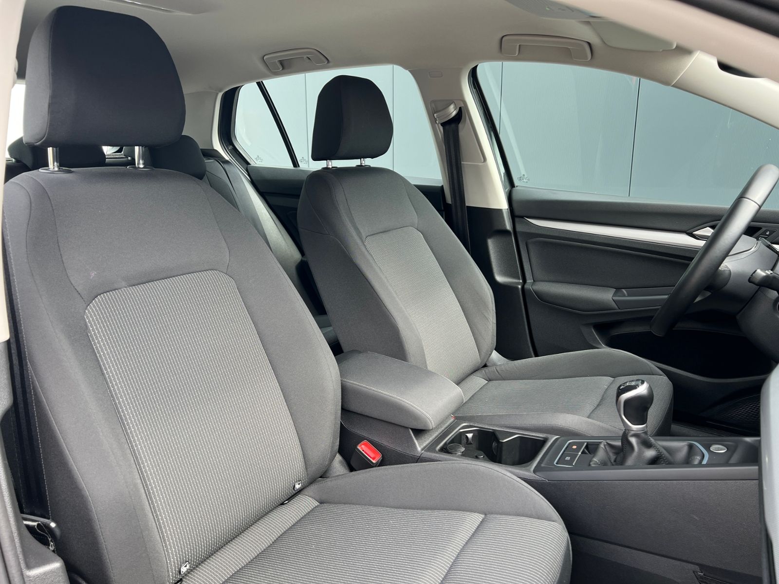 Fahrzeugabbildung Volkswagen Golf VIII 1.0 TSI *LED, Climatronic, Kessy, Digi