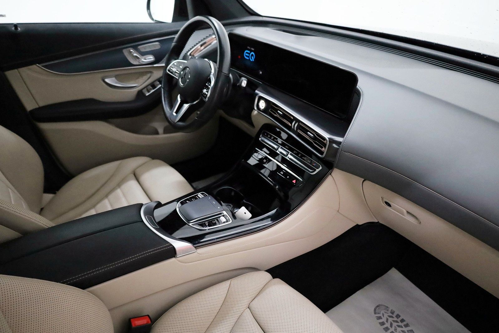 Fahrzeugabbildung Mercedes-Benz EQC 400 4M,Leder,HUD,360°Kam.,SD,ACC,Sitzlüftung