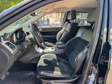 Jeep Grand Cherokee - 11