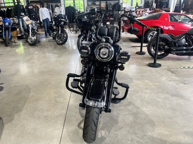 Fahrzeugabbildung Harley-Davidson Heritage Softail Classic 114cui Chicano Umbau
