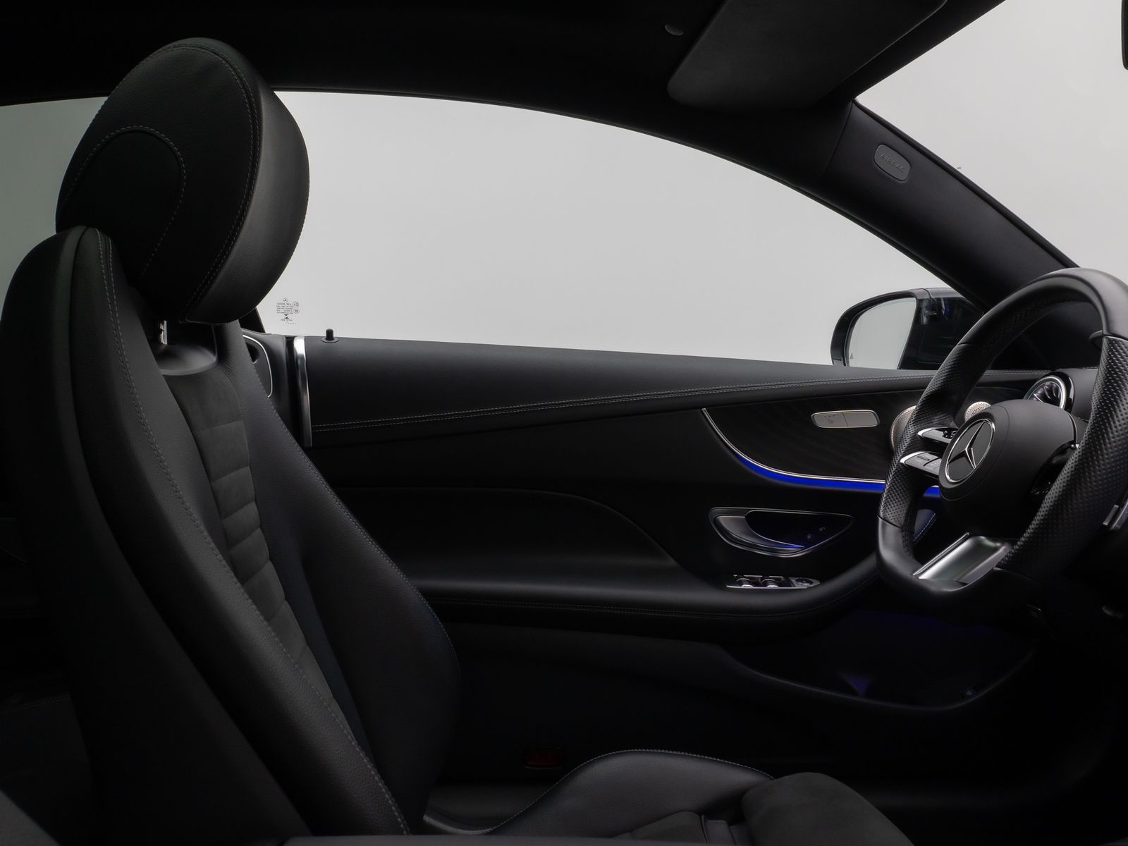 Fahrzeugabbildung Mercedes-Benz E300d Coupe 4Matic AMG Panorama Kamera LED