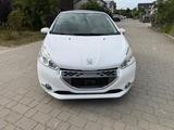 Peugeot AUTOMAT., PANORAMA, TEMP., EINP. VORNE, HINT. - Peugeot 208 mit Diesel-Antrieb: Automatik