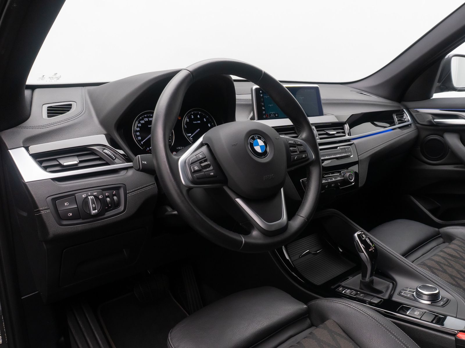 Fahrzeugabbildung BMW X1 sD18i xLine DAB Kamera HiFi Komfort Sport 18"