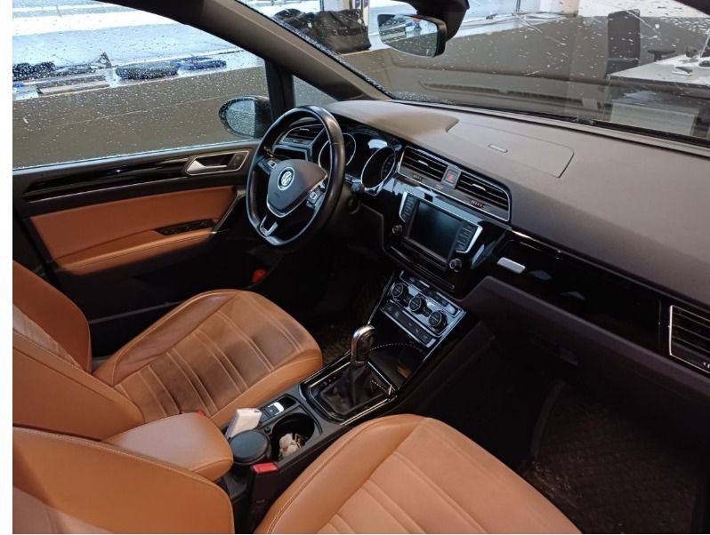 Fahrzeugabbildung Volkswagen Touran 20TDI Highline STANDHEIZUNG KESSY LEDER