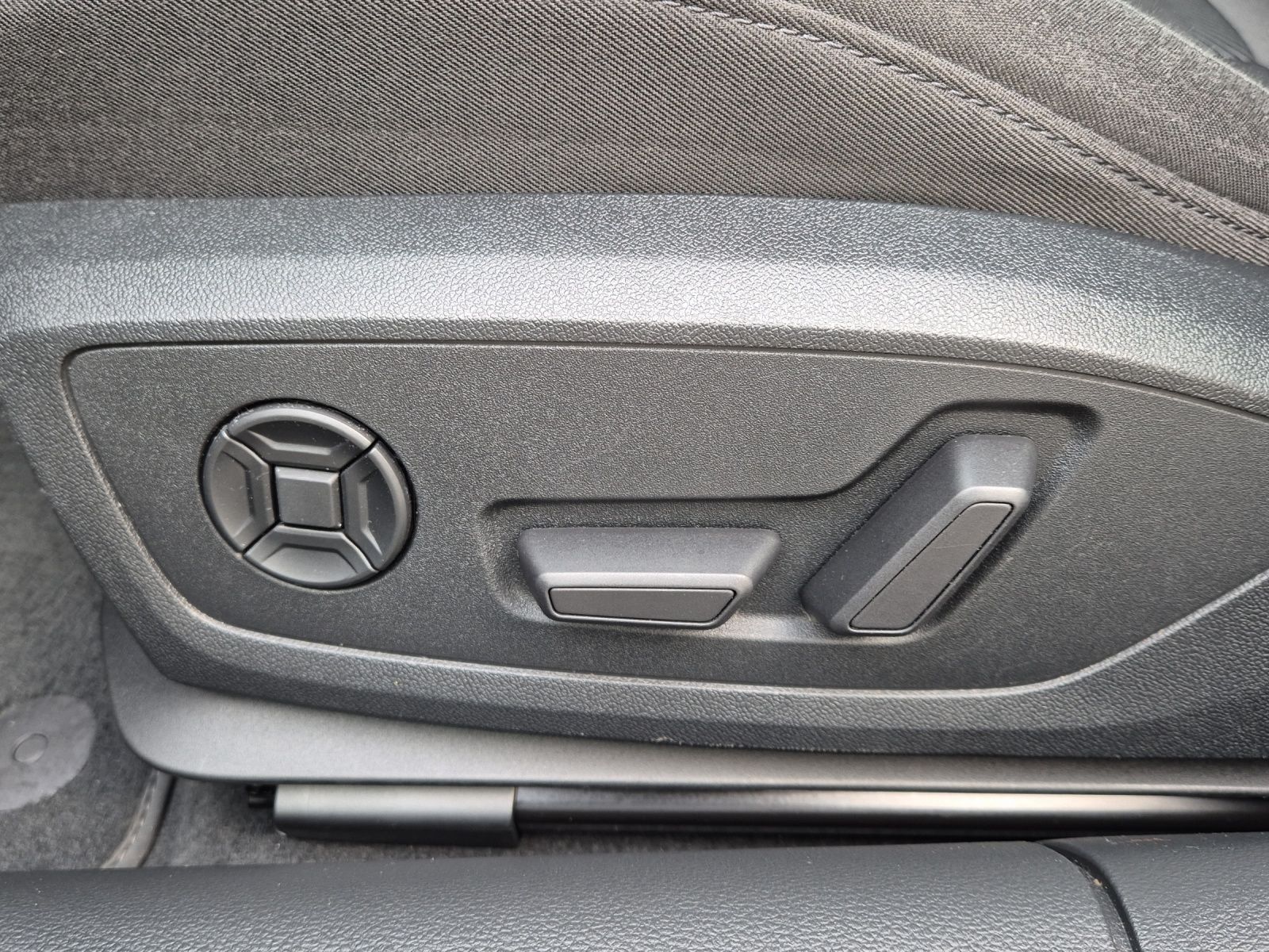 Fahrzeugabbildung Audi A6 Avant 40 TDI Sport quattro S-tronic S-Line Ma