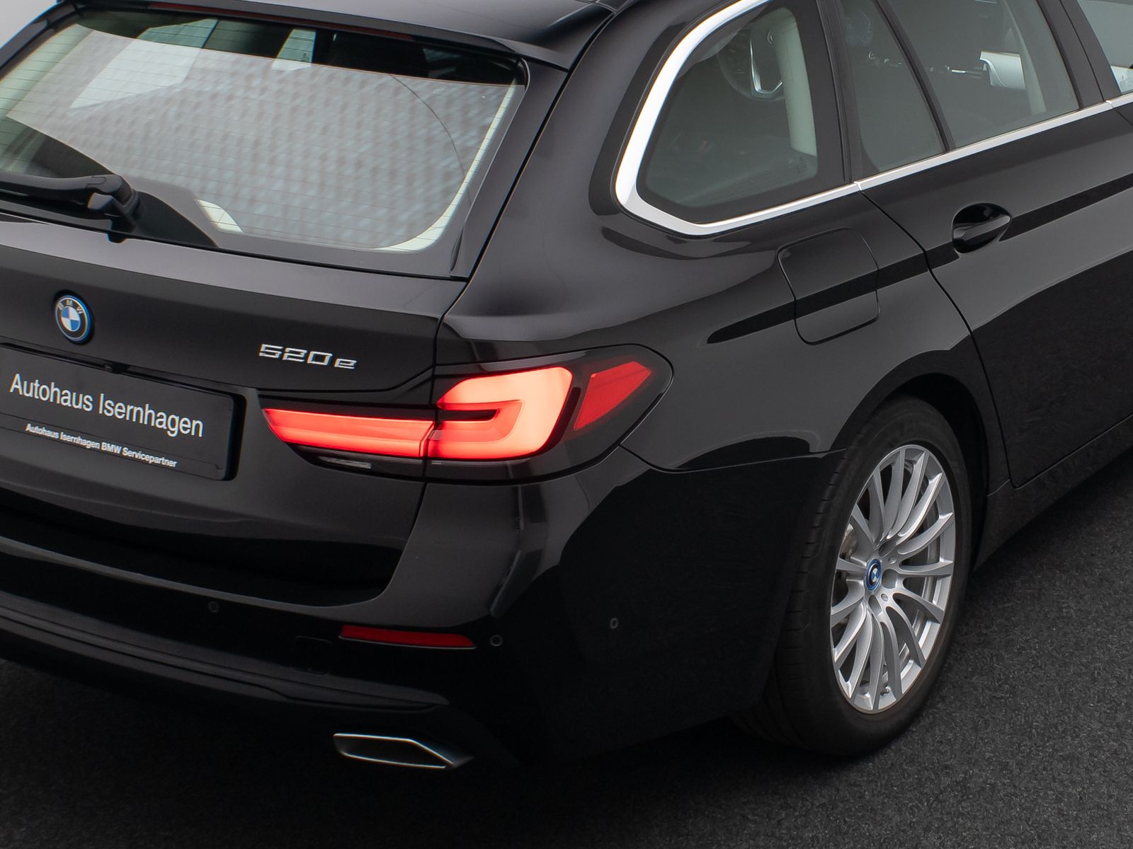 Fahrzeugabbildung BMW 520e GeschwindigReg DAB Kamera CockpitPro Alarm