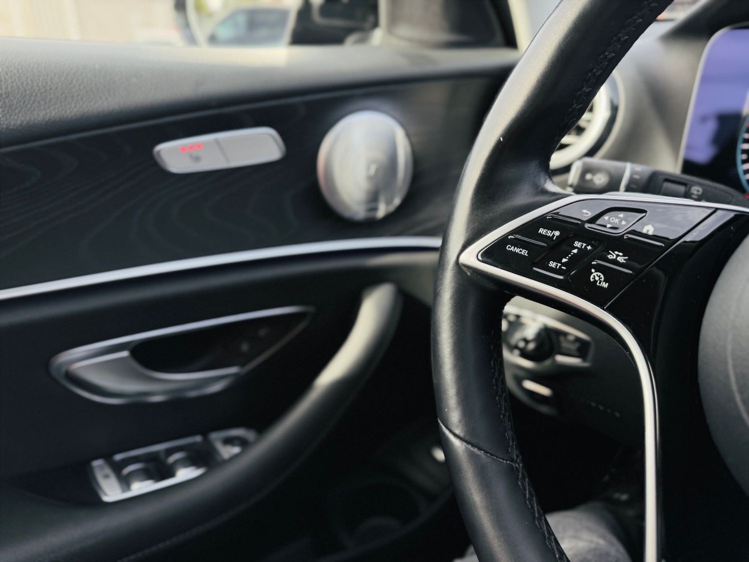 Fahrzeugabbildung Mercedes-Benz E 300 T de AVANTGARDE-NIGHT, Distronic, RFK, AHK