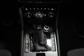 Skoda Superb Combi Sportline 4x4 AHK StHz