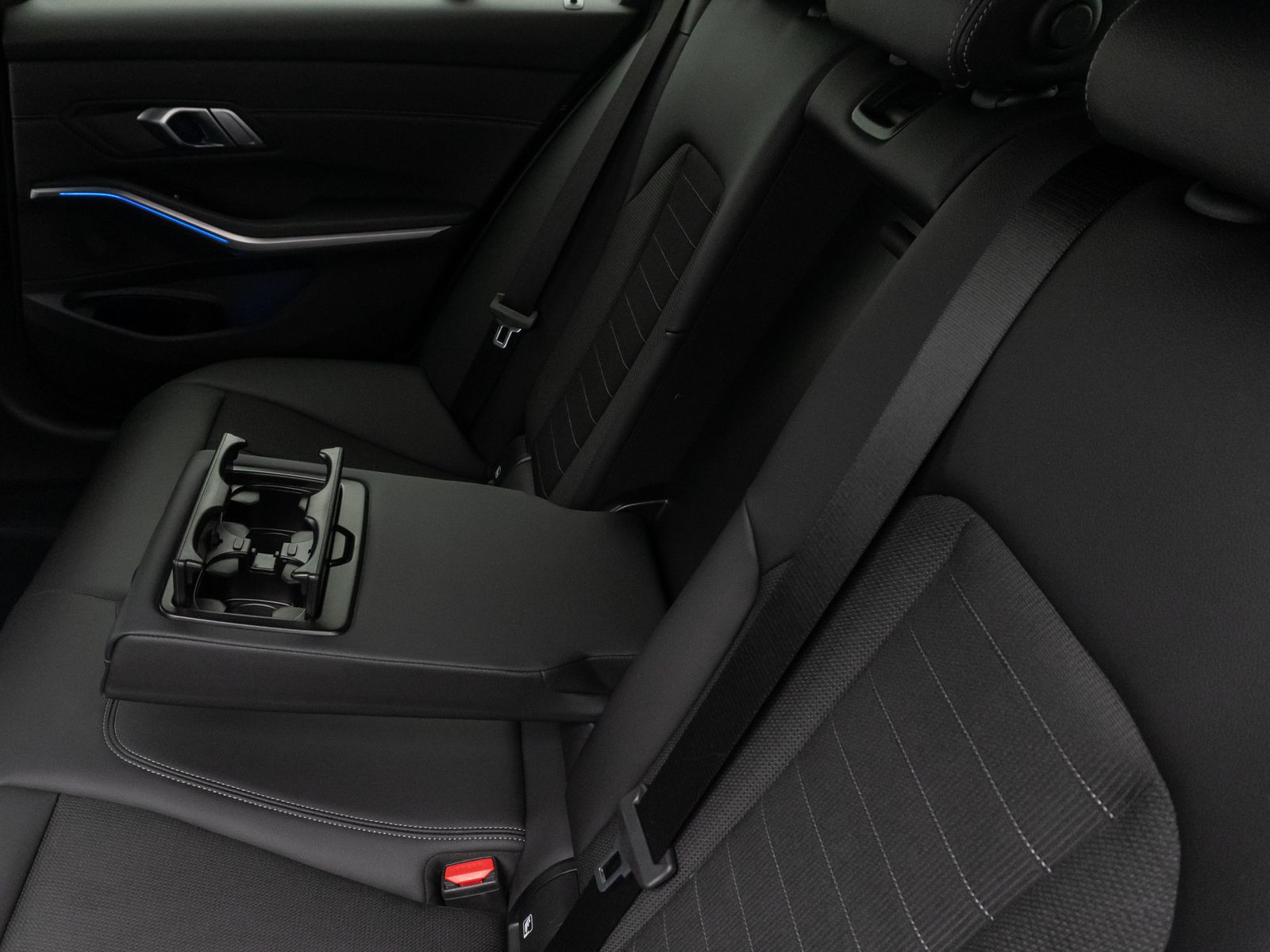 Fahrzeugabbildung BMW 330i Sport Line Kamera Lenkhz HiFi Komfort Alarm