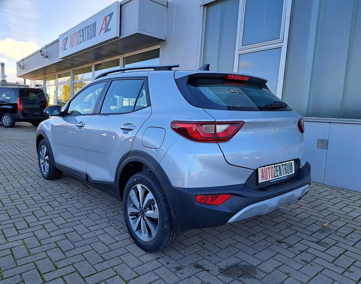 Fahrzeugabbildung Kia Stonic 1.0 T-GDI AUTOMATIK LED NAVI WINTERPAKET