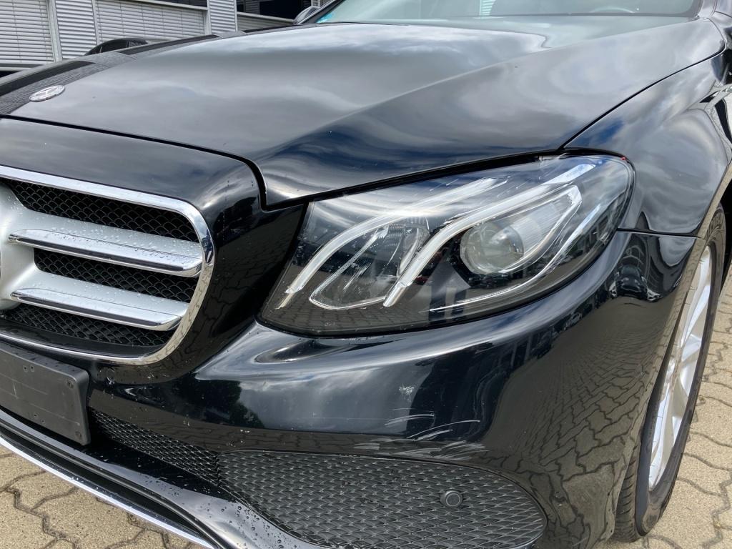 Mercedes-Benz E 220 d T Avantgarde LED Standheizung AHK Kamera