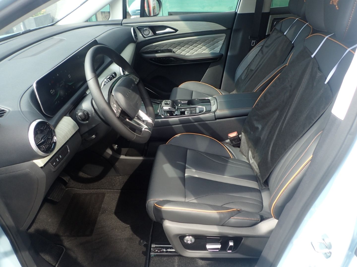 Fahrzeugabbildung DFSK Forthing 4 U Tour Noble 1,5T 7Sitzer Shz Pano LE