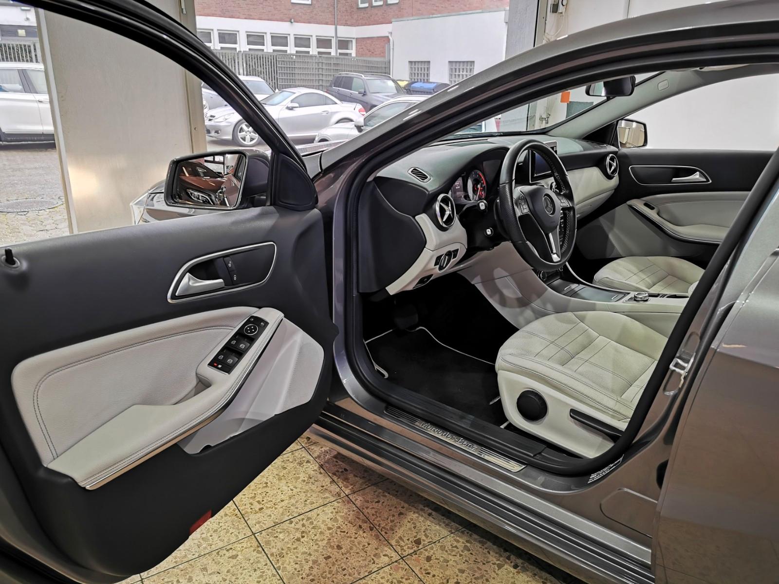 Mercedes-Benz A250 AUT | KAM | CHECKHEFT | 8X + [12M GARANTIE]