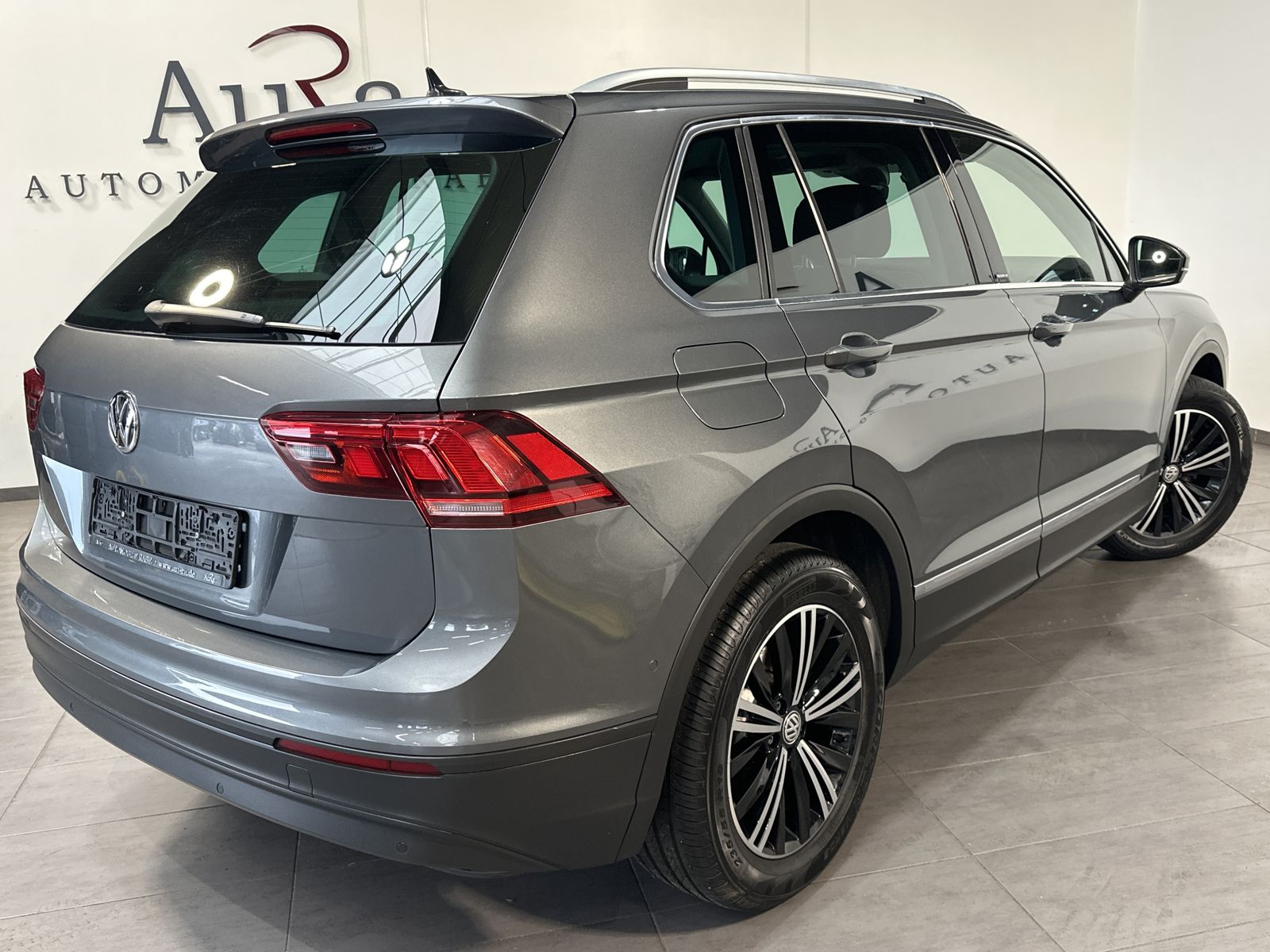 Fahrzeugabbildung Volkswagen Tiguan 2.0 TDI DSG IQ.DRIVE NAV+LED+AHK+HUD+KAM