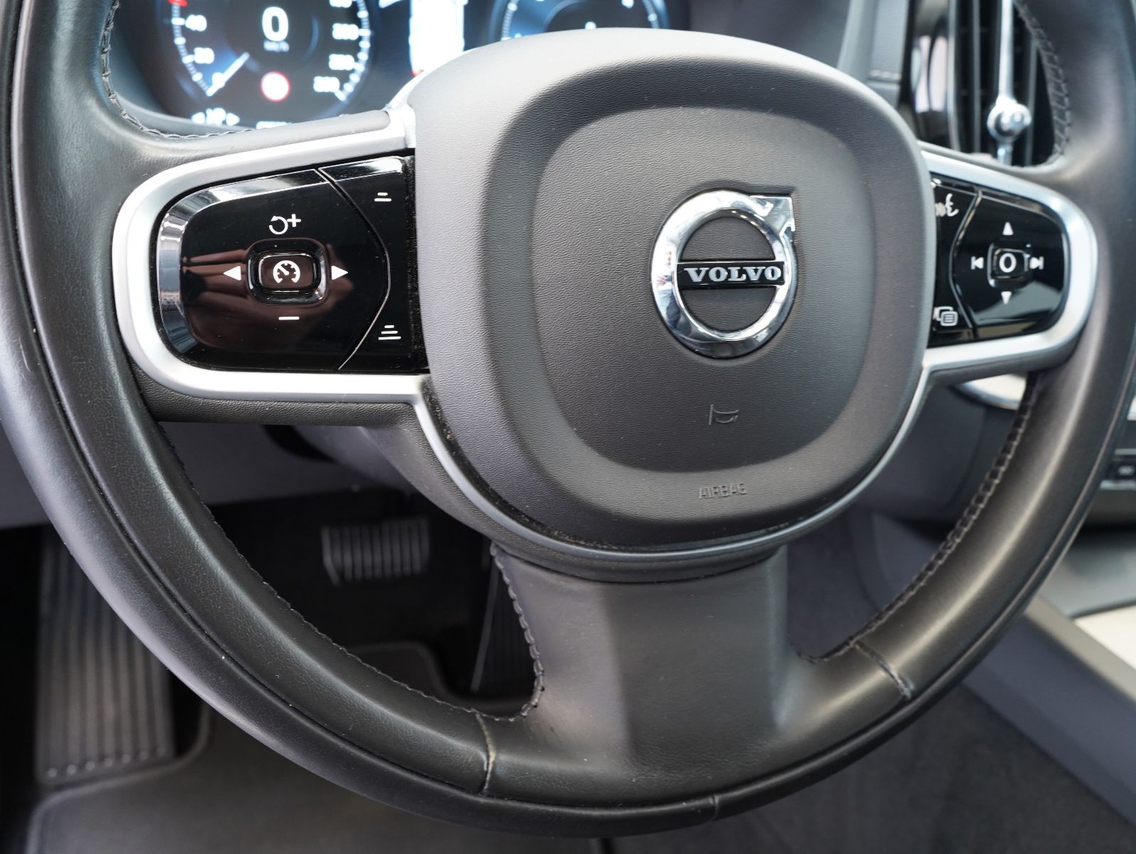Fahrzeugabbildung Volvo XC60 B4 D Inscription XENIUM/INTELLISAFE/AHK
