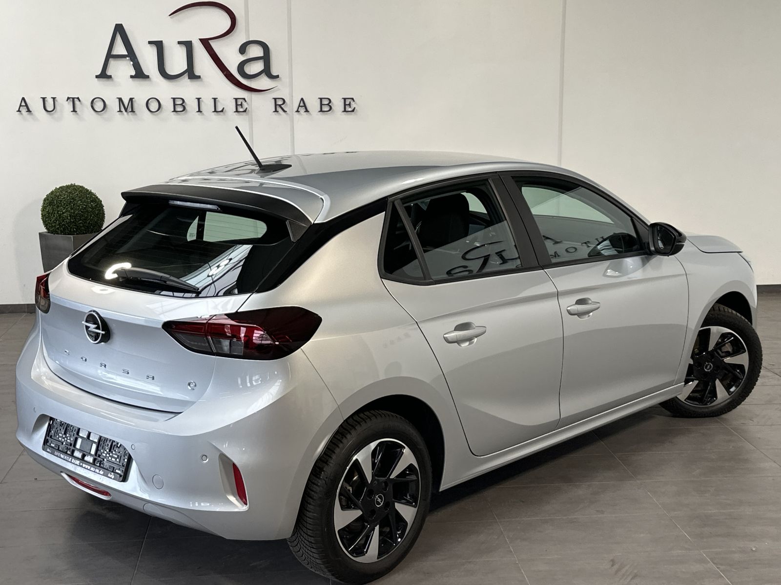 Fahrzeugabbildung Opel Corsa e Edition LED+SHZ+KOMFORT-PAKET+LHZG+16ZO